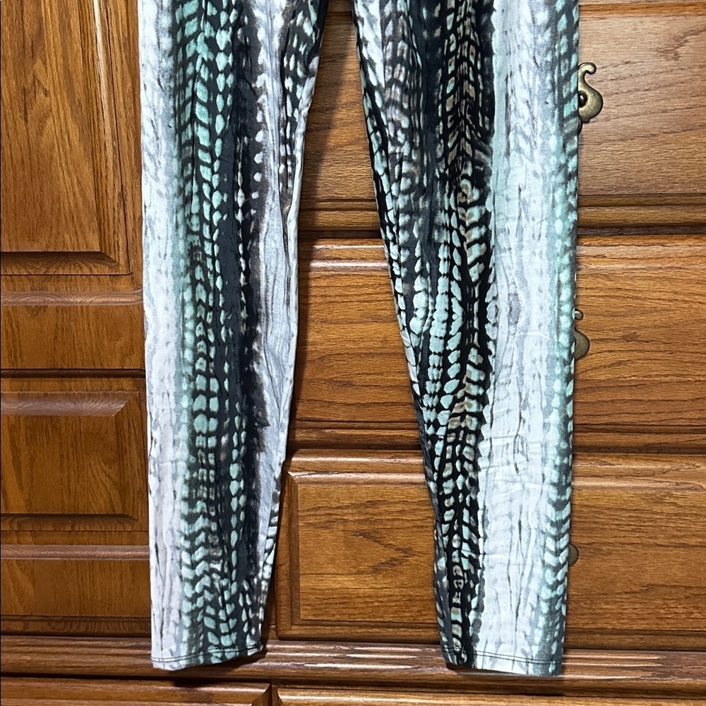 Soft Brushed Fabric Tie Dye Look Leggings - OS - Picture 8 of 10
